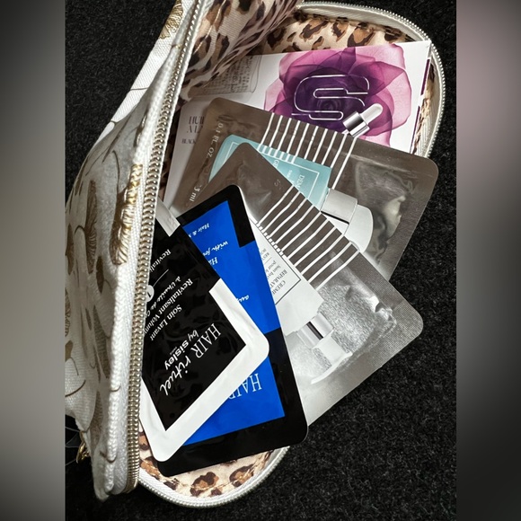 Sisley cosmetic bag with samples - Picture 5 of 6